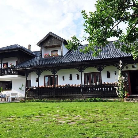 Bed & Breakfast Popamuseum Tarpesti Strada Muzeului Nr 28 Tirpesti Екстер'єр фото